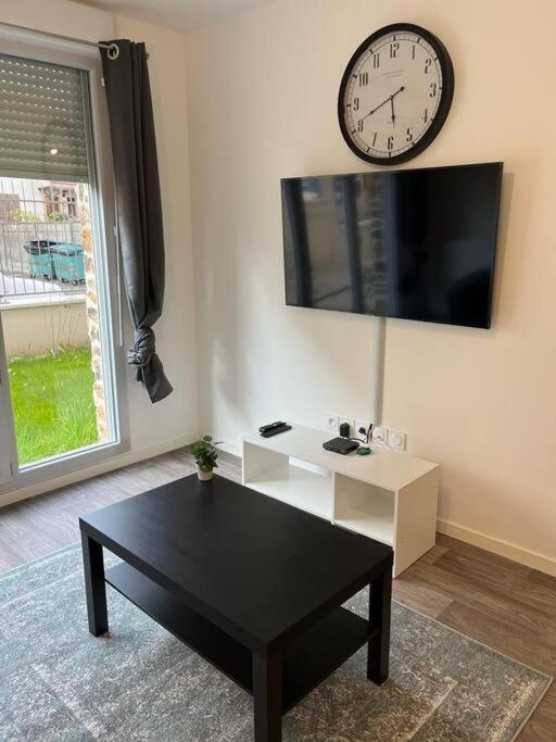 Appartement F2 De Haut Standing En Hypercentre Avec Jardin Prive A 270 M De La Gare De Mantes ! Екстер'єр фото